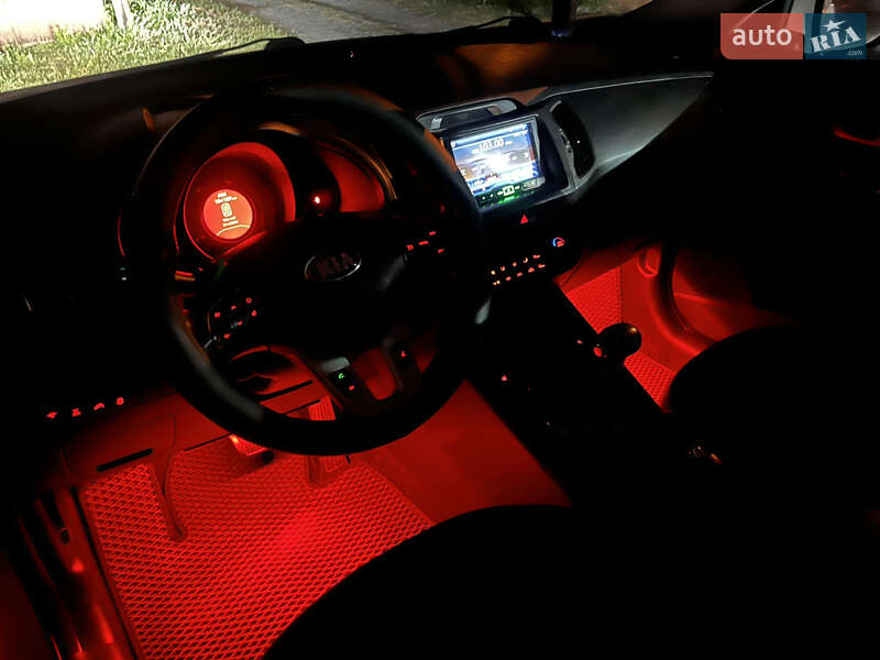 Позашляховик / Кросовер Kia Sportage 2013 в Харкові