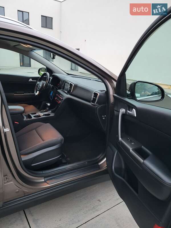 Позашляховик / Кросовер Kia Sportage 2016 в Луцьку