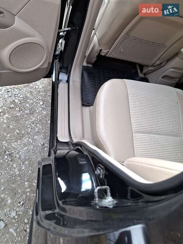 Внедорожник / Кроссовер Kia Sportage 2006 в Ровно