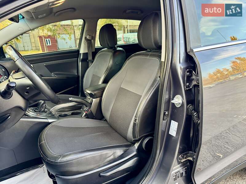 Внедорожник / Кроссовер Kia Sportage 2013 в Киеве