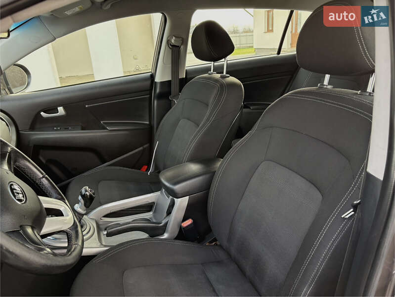 Внедорожник / Кроссовер Kia Sportage 2015 в Черновцах