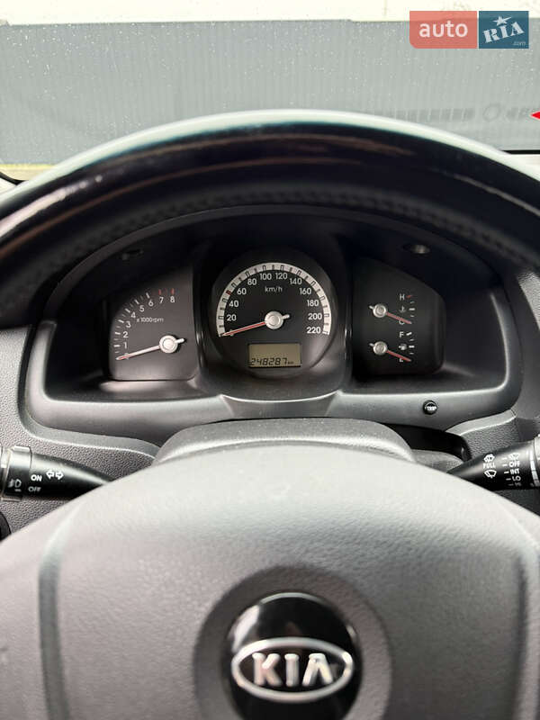 Внедорожник / Кроссовер Kia Sportage 2006 в Каменец-Подольском