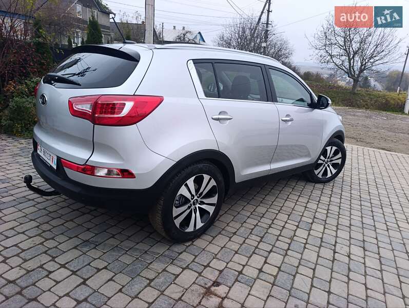 Позашляховик / Кросовер Kia Sportage 2011 в Чернівцях