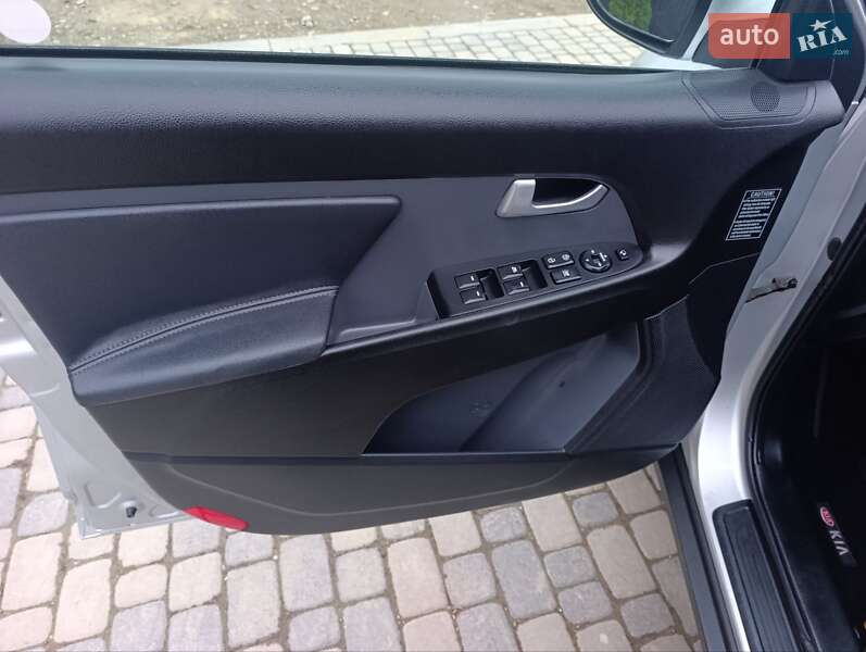 Позашляховик / Кросовер Kia Sportage 2011 в Чернівцях