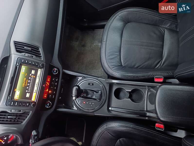 Позашляховик / Кросовер Kia Sportage 2011 в Чернівцях