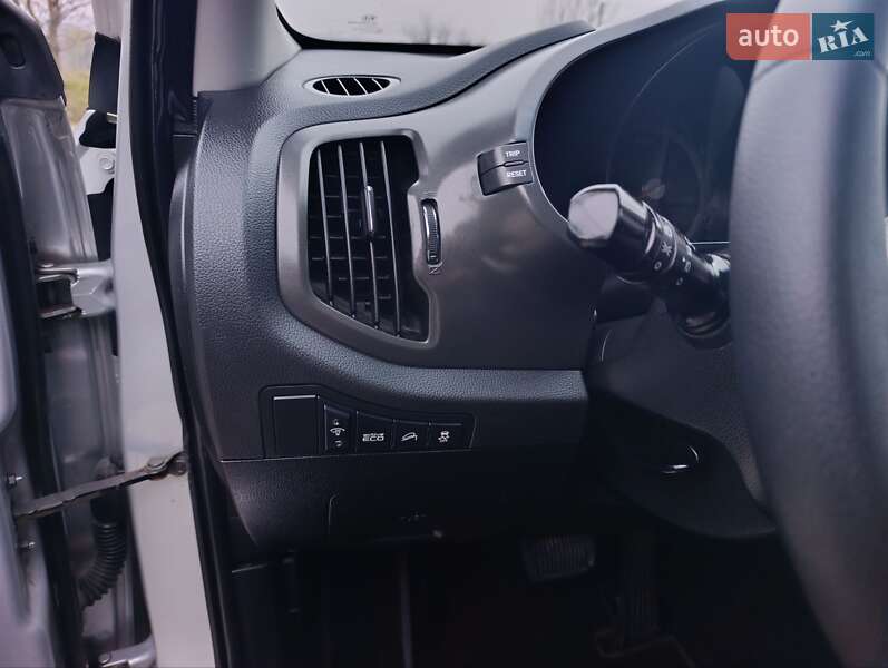 Позашляховик / Кросовер Kia Sportage 2011 в Чернівцях