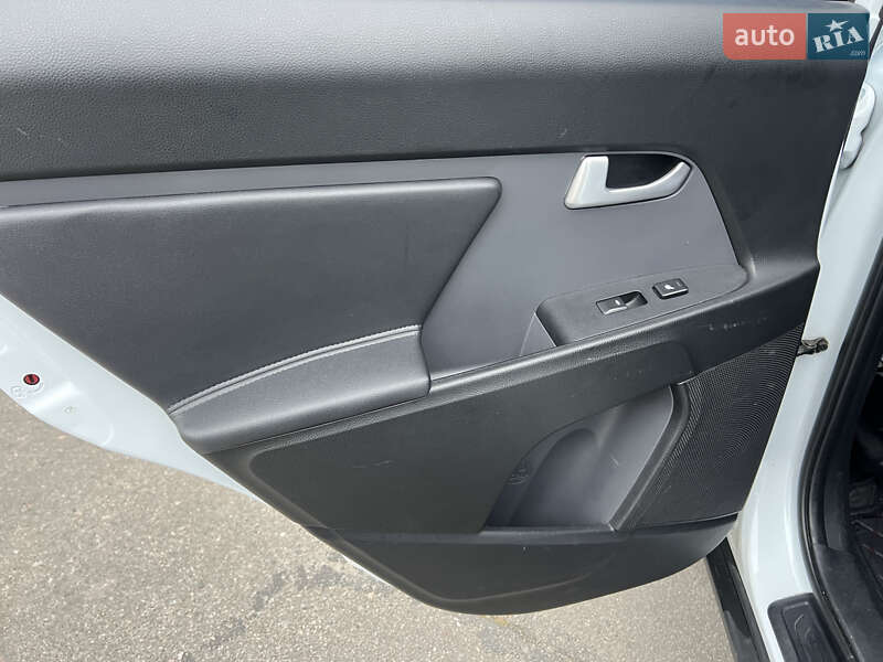 Внедорожник / Кроссовер Kia Sportage 2011 в Харькове