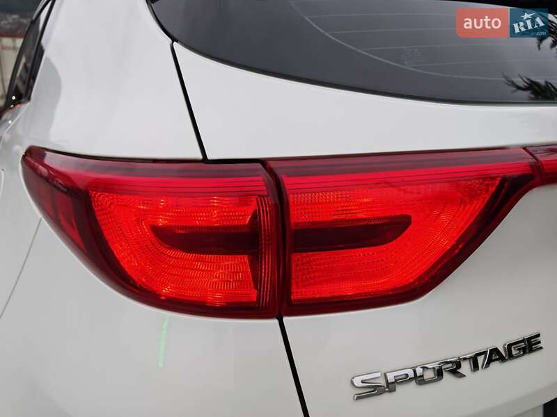 Внедорожник / Кроссовер Kia Sportage 2015 в Могилев-Подольске