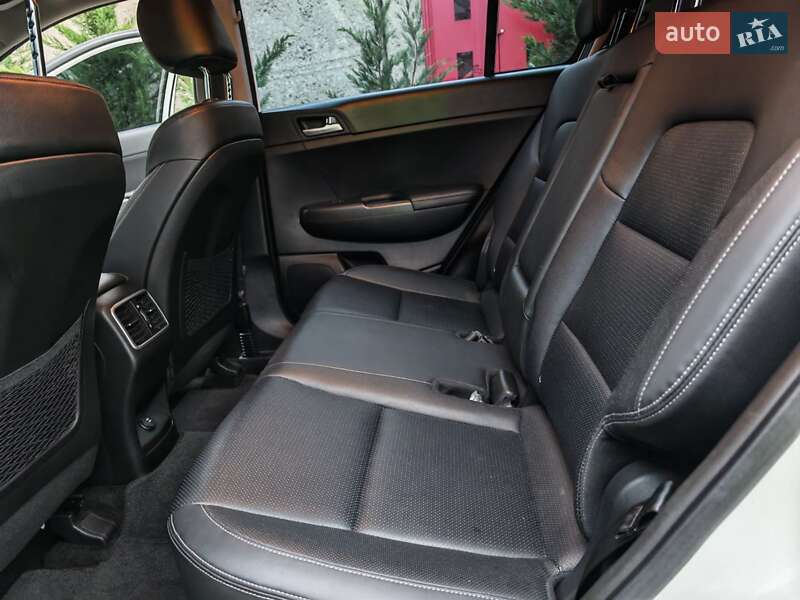 Внедорожник / Кроссовер Kia Sportage 2015 в Могилев-Подольске