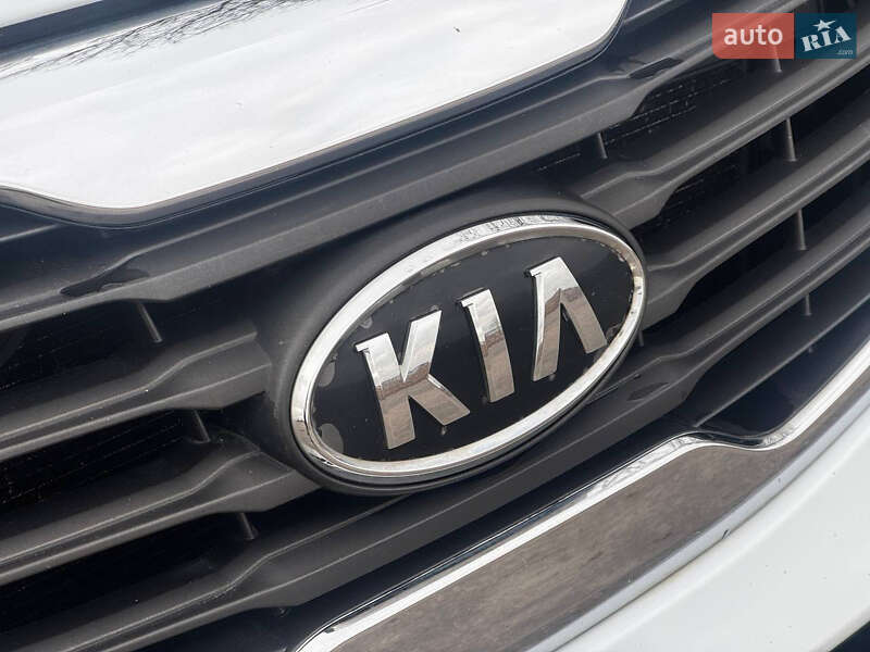 Внедорожник / Кроссовер Kia Sportage 2012 в Ахтырке фото 8 Внедорожник / Кроссовер Kia Sportage 2012 в Ахтырке