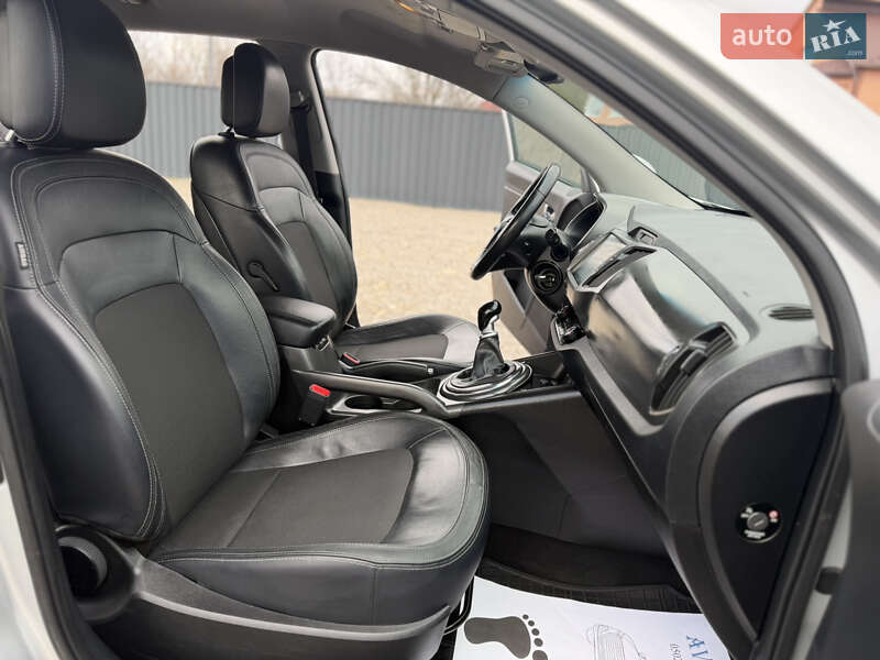 Внедорожник / Кроссовер Kia Sportage 2012 в Берегово