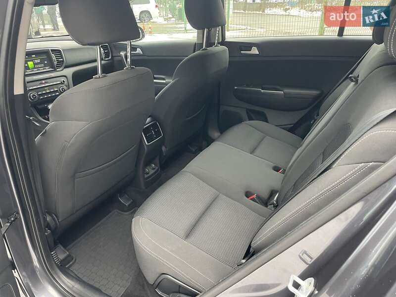 Внедорожник / Кроссовер Kia Sportage 2016 в Черновцах