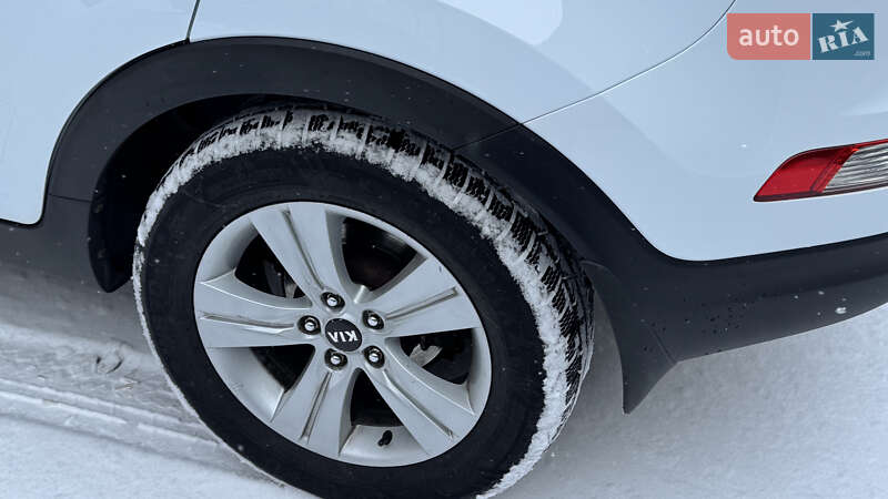 Внедорожник / Кроссовер Kia Sportage 2011 в Ивано-Франковске