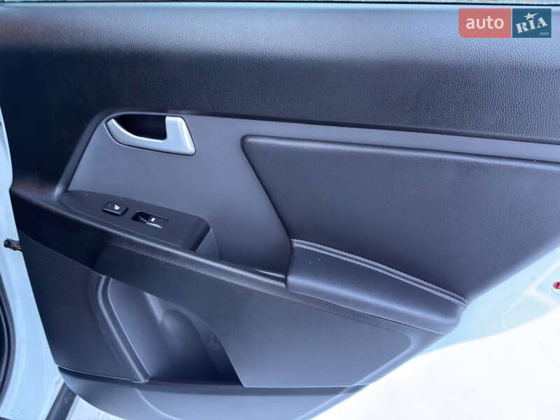 Внедорожник / Кроссовер Kia Sportage 2012 в Киеве