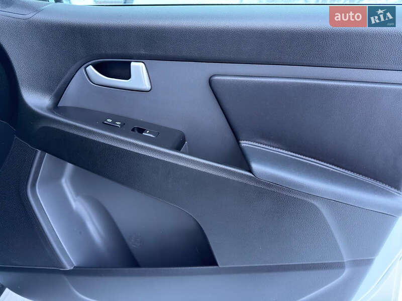 Внедорожник / Кроссовер Kia Sportage 2012 в Киеве