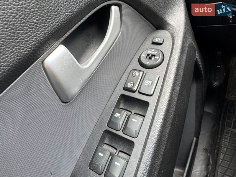 Внедорожник / Кроссовер Kia Sportage 2012 в Житомире