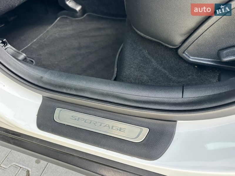 Внедорожник / Кроссовер Kia Sportage 2016 в Дубно