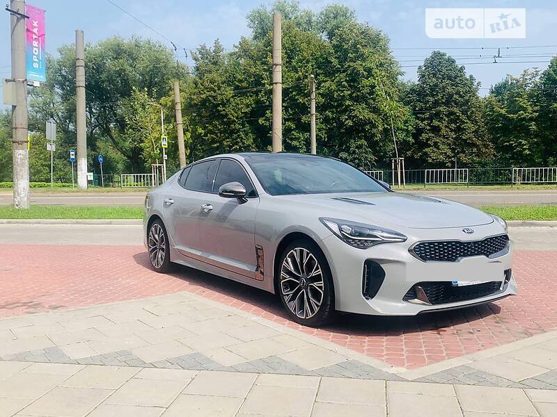 Лифтбек Kia Stinger 2018 в Львове