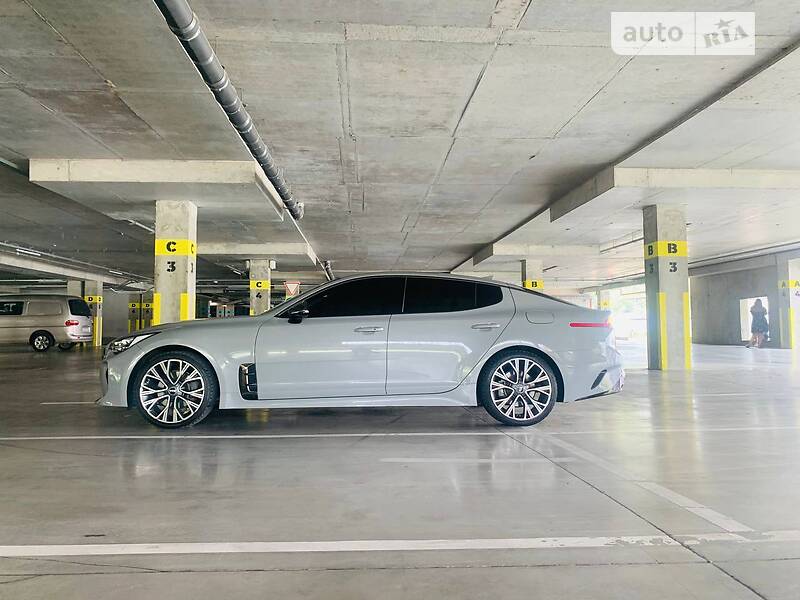 Лифтбек Kia Stinger 2018 в Львове