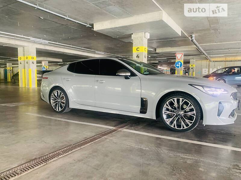 Лифтбек Kia Stinger 2018 в Львове