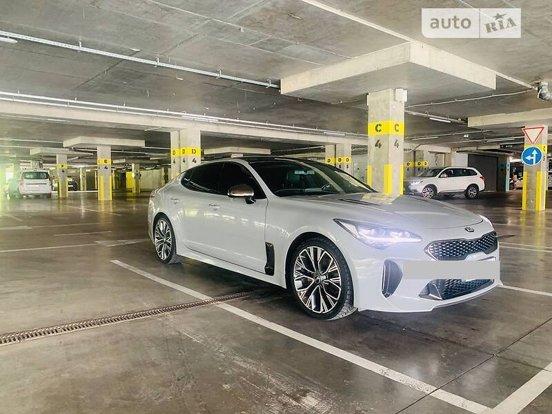 Лифтбек Kia Stinger 2018 в Львове
