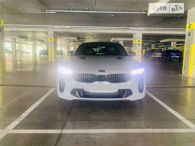 Лифтбек Kia Stinger 2018 в Львове