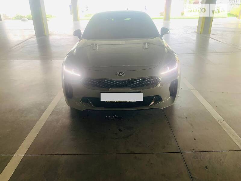 Лифтбек Kia Stinger 2018 в Львове