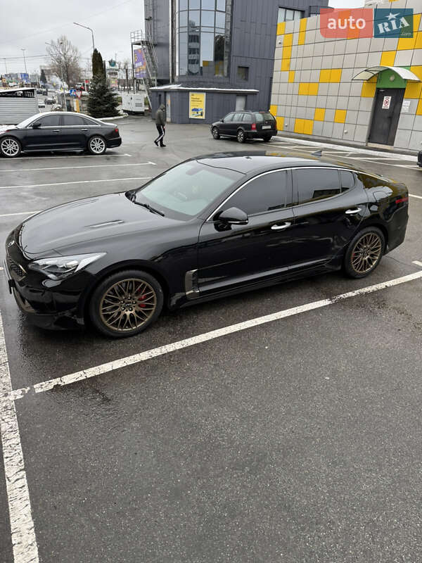 Фастбэк Kia Stinger 2017 в Киеве