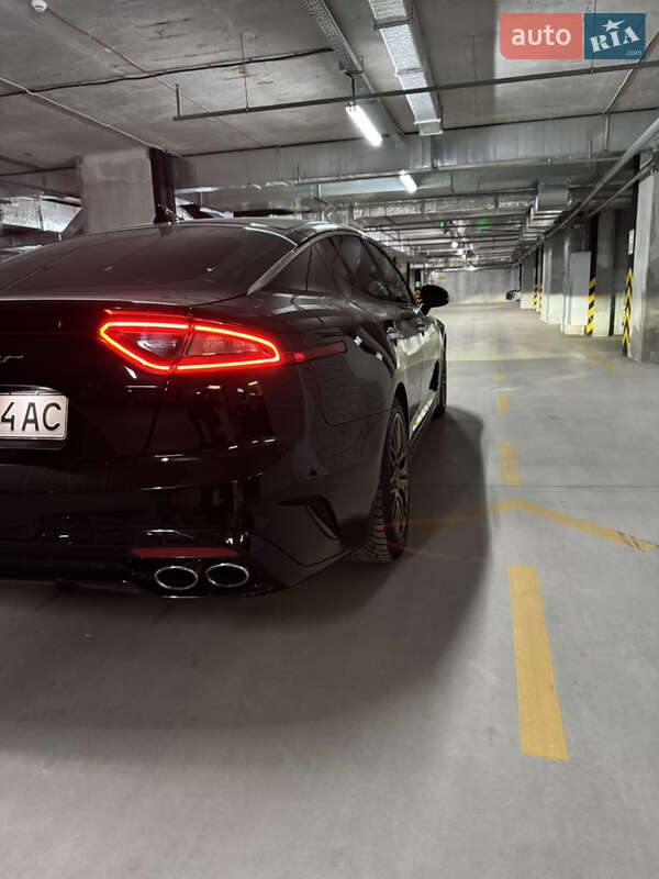 Фастбэк Kia Stinger 2017 в Киеве