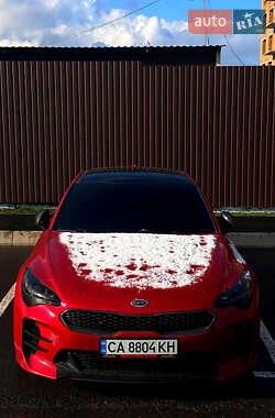 Фастбэк Kia Stinger 2018 в 