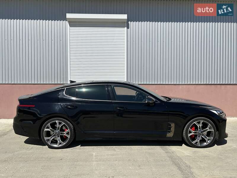Фастбэк Kia Stinger 2018 в Черновцах