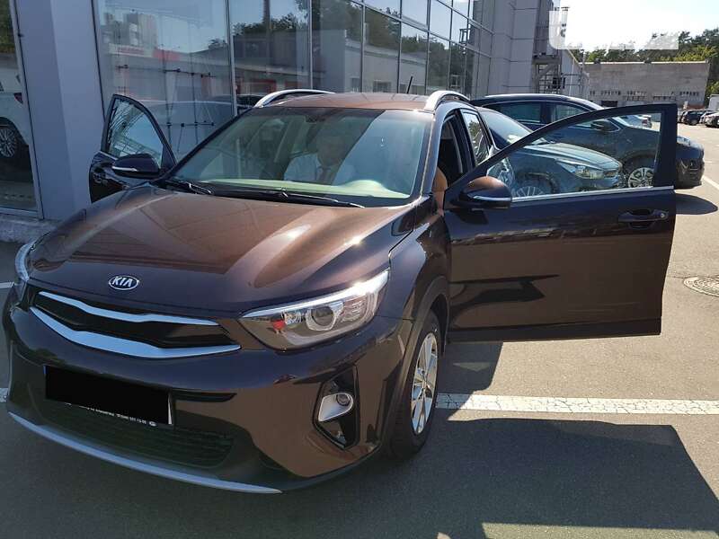 Внедорожник / Кроссовер Kia Stonic 2018 в Киеве