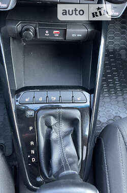 Внедорожник / Кроссовер Kia Stonic 2018 в 