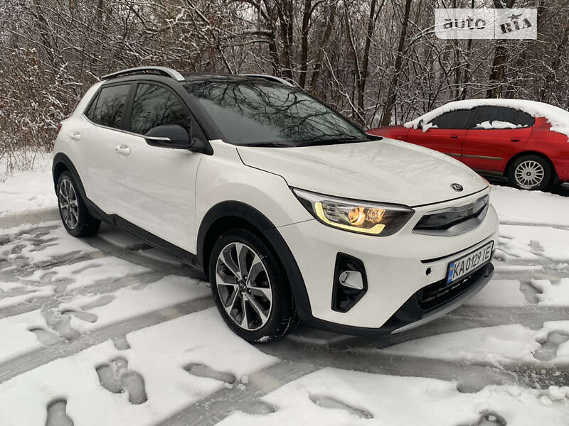 Внедорожник / Кроссовер Kia Stonic 2021 в 