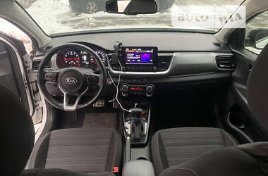 Внедорожник / Кроссовер Kia Stonic 2021 в 