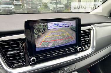 Позашляховик / Кросовер Kia Stonic 2021 в 