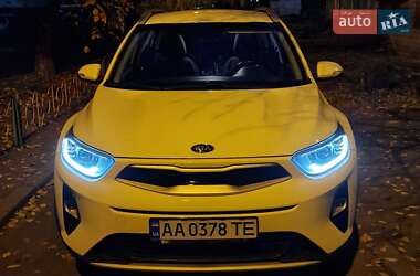 Внедорожник / Кроссовер Kia Stonic 2017 в Киеве