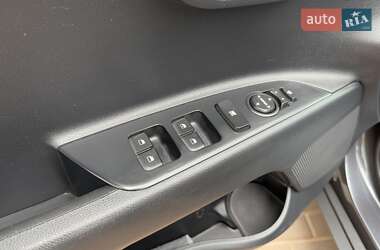 Внедорожник / Кроссовер Kia Stonic 2020 в 