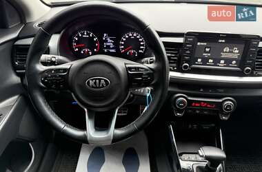 Внедорожник / Кроссовер Kia Stonic 2020 в 
