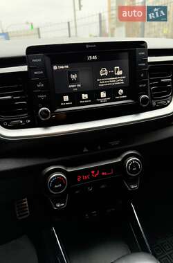 Внедорожник / Кроссовер Kia Stonic 2020 в 