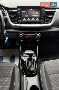 Внедорожник / Кроссовер Kia Stonic 2020 в 