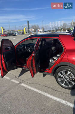 Внедорожник / Кроссовер Kia Stonic 2018 в 