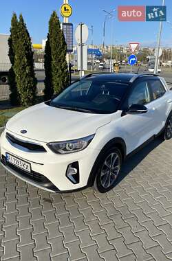 Внедорожник / Кроссовер Kia Stonic 2020 в 