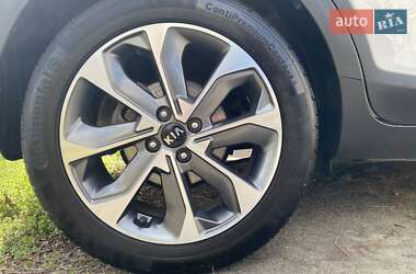 Внедорожник / Кроссовер Kia Stonic 2020 в 