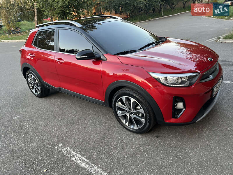 Внедорожник / Кроссовер Kia Stonic 2018 в 