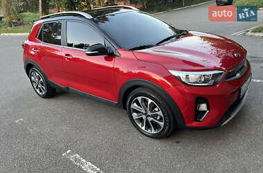 Внедорожник / Кроссовер Kia Stonic 2018 в 