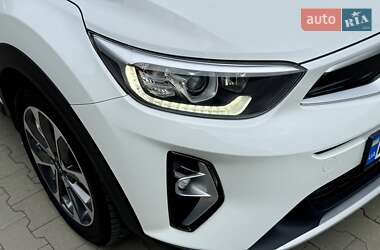 Внедорожник / Кроссовер Kia Stonic 2020 в 