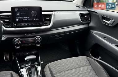 Внедорожник / Кроссовер Kia Stonic 2020 в 
