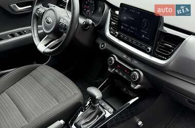 Внедорожник / Кроссовер Kia Stonic 2020 в 
