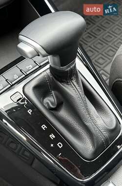 Внедорожник / Кроссовер Kia Stonic 2020 в 